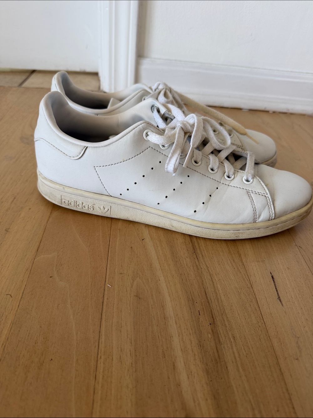 Classic White Leather Tennis Sneakers with Subtle Perforation